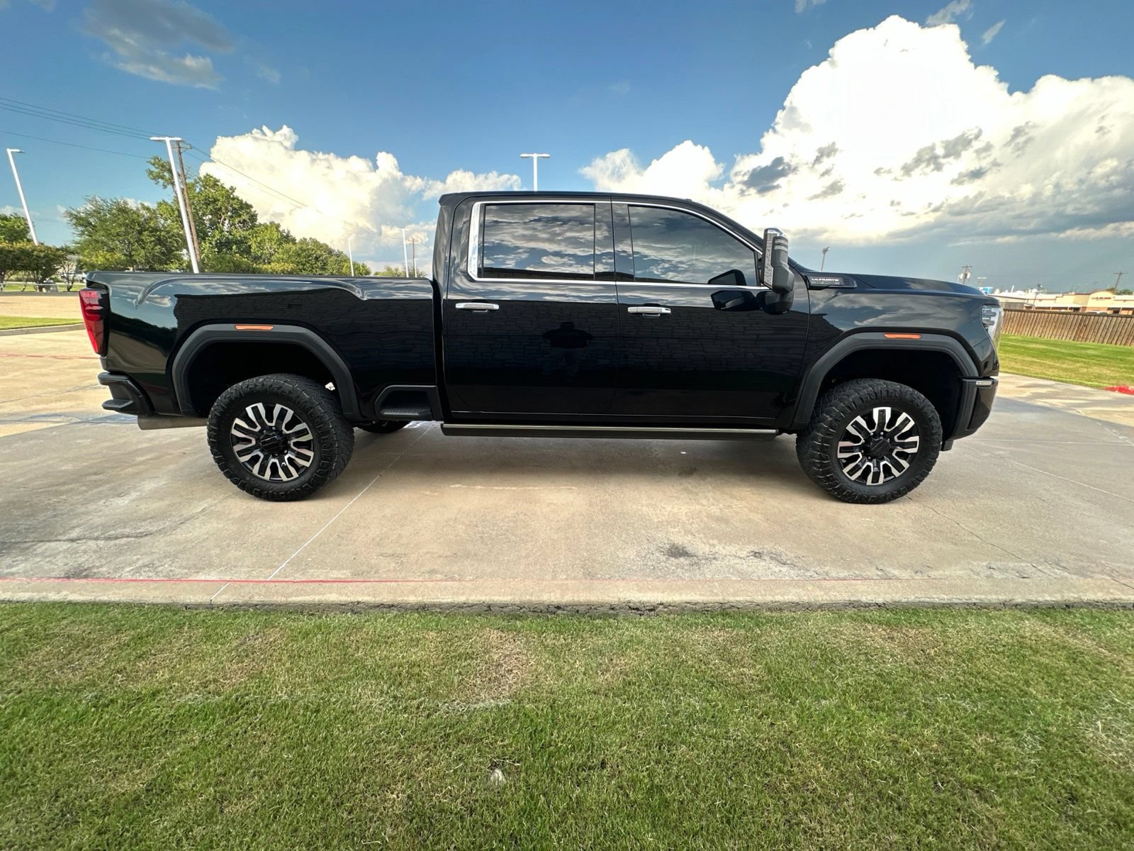 Used 2024 GMC Sierra 2500 Denali Ultimate AWD/4WD image 5