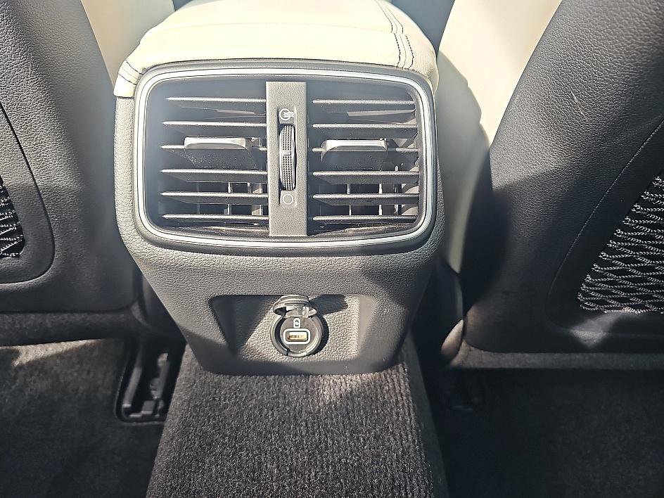 Used 2023 Genesis G70 3.3T w/ Sport Prestige Package image 35