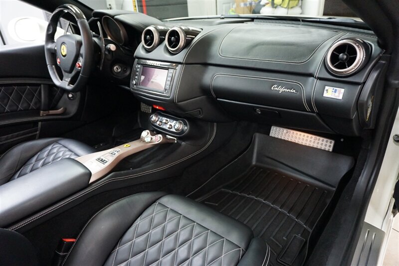Used 2014 Ferrari California RWD image 20