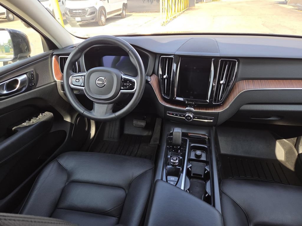 Used 2023 Volvo XC60 B5 Plus AWD/4WD image 21