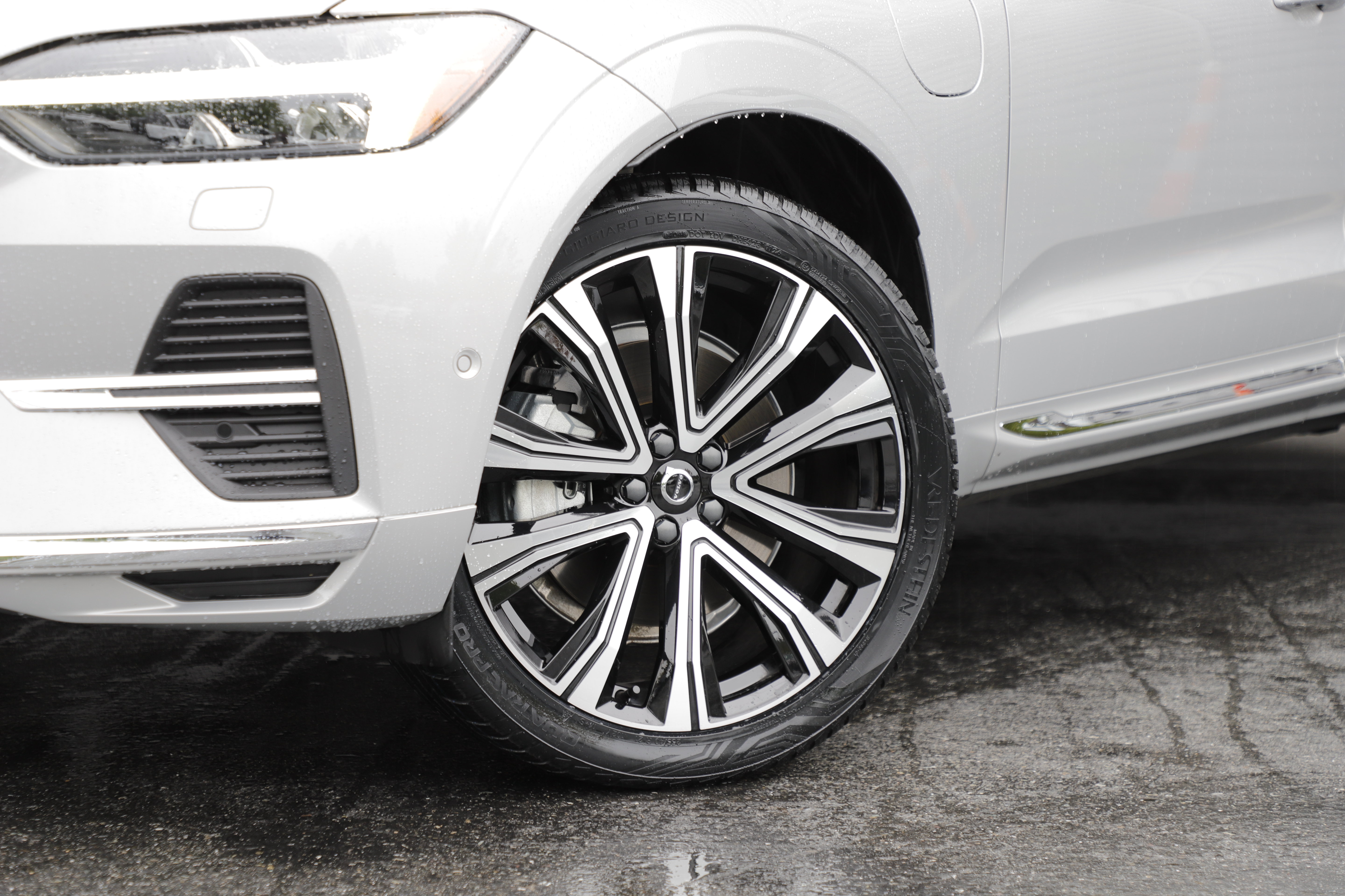 Used 2023 Volvo XC60 T8 Ultimate AWD/4WD image 2