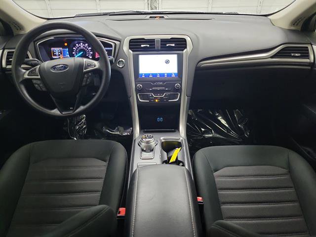 Used 2020 Ford Fusion SE image 9
