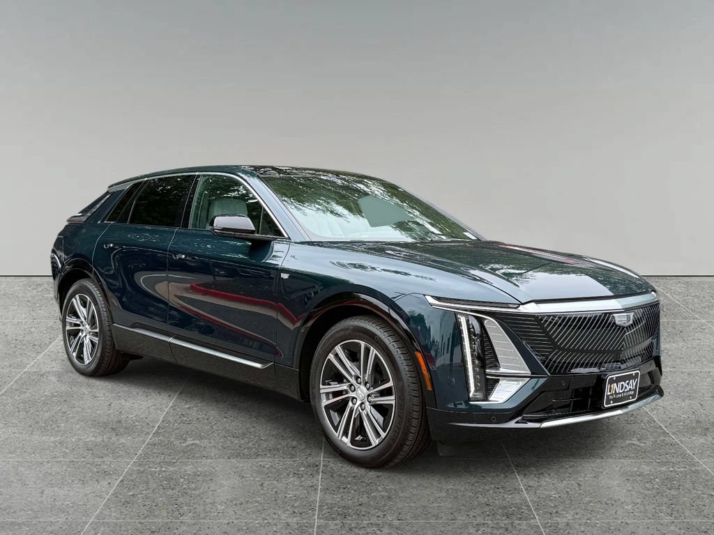 Used 2026 Cadillac Lyriq Luxury w/ LPO, Floor Liner Package AWD/4WD image 9