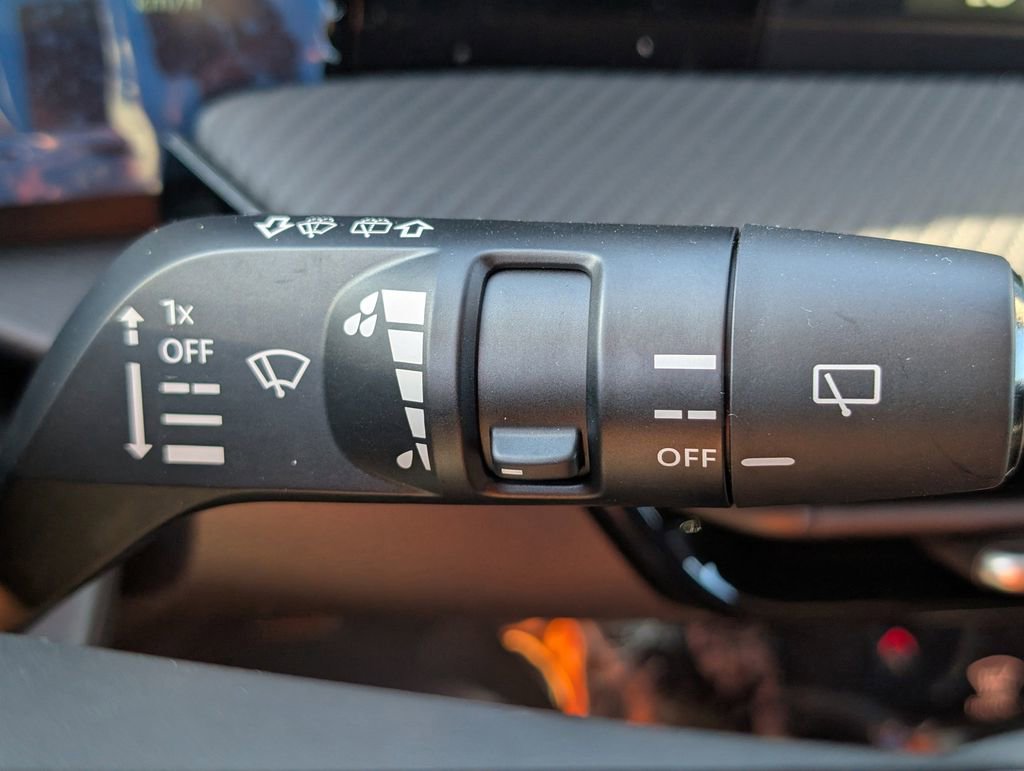 New 2025 Nissan Kicks SR image 25