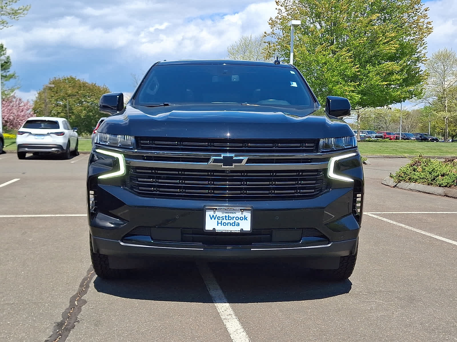Used 2022 Chevrolet Tahoe RST w/ Luxury Package AWD/4WD image 2