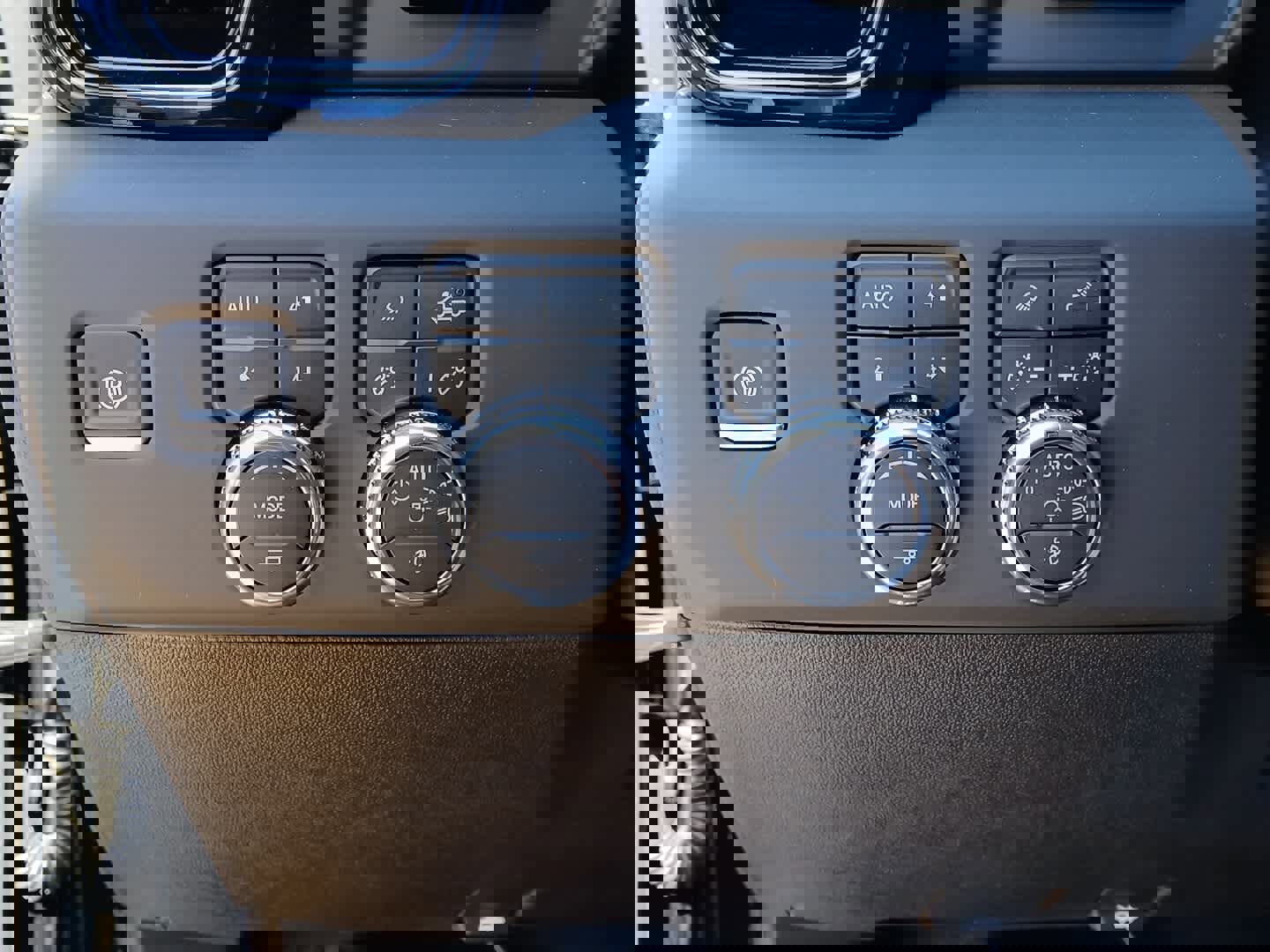 New 2026 GMC Sierra 2500 AT4 w/ AT4 Premium Plus Package image 28