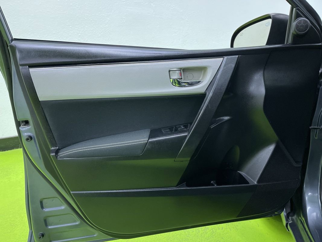 Used 2017 Toyota Corolla LE image 17