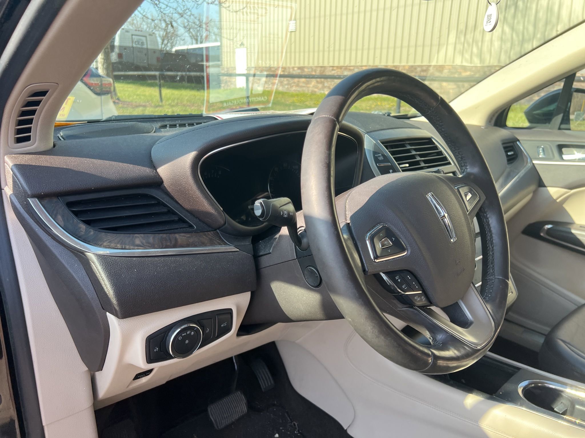 Used 2017 Lincoln MKC Reserve image 11