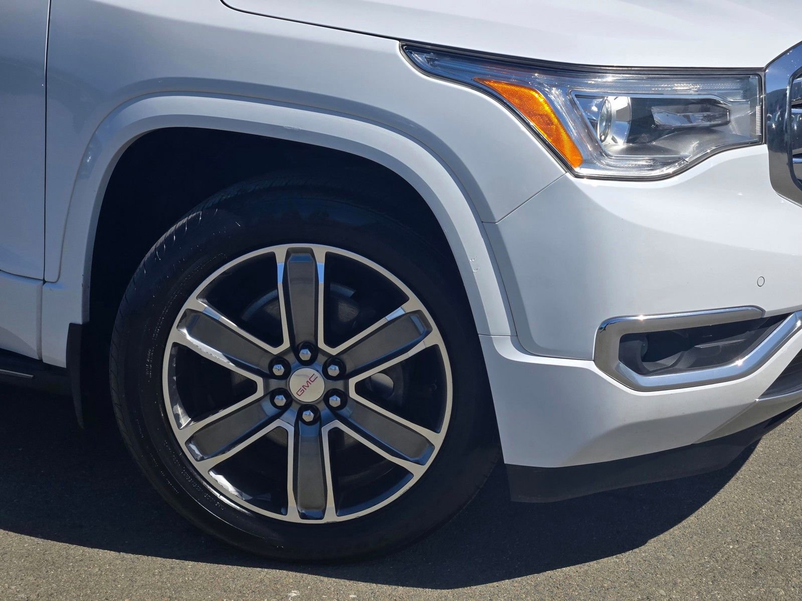Used 2019 GMC Acadia Denali w/ Technology Package AWD/4WD image 9