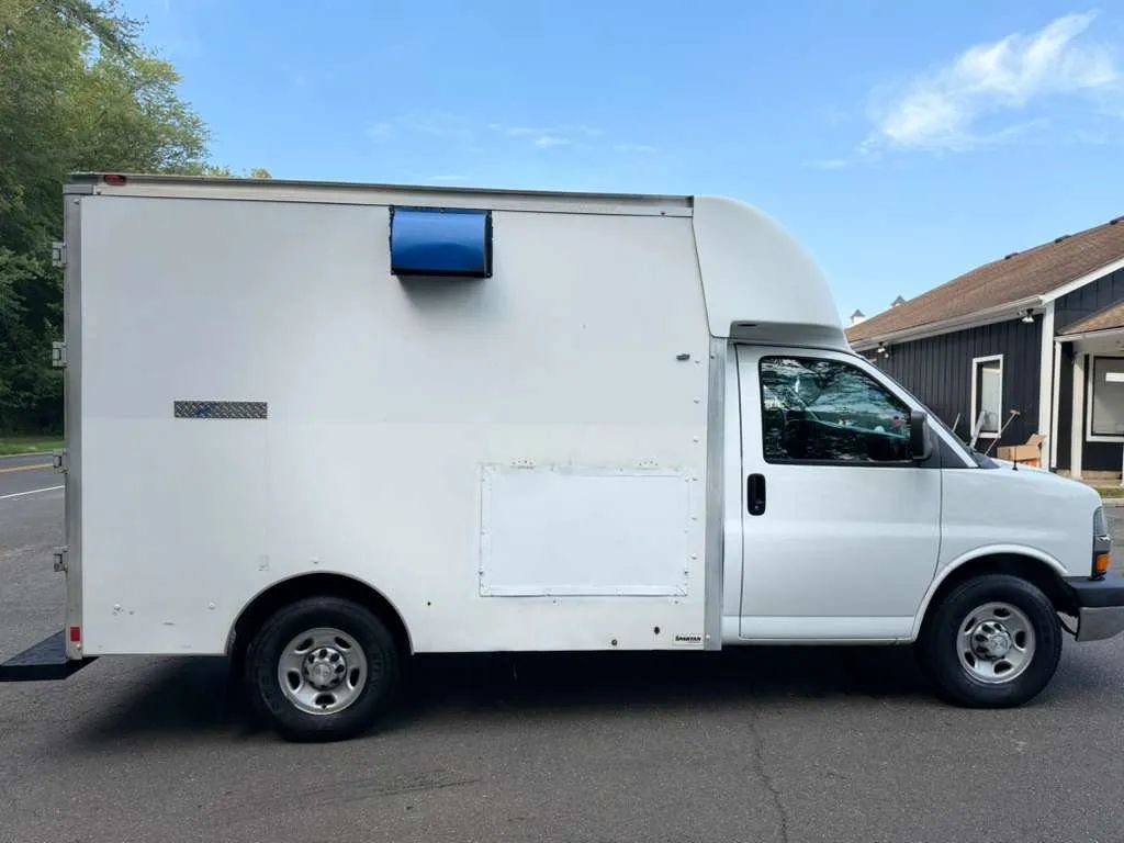 Used 2016 Chevrolet Express 3500 RWD image 10
