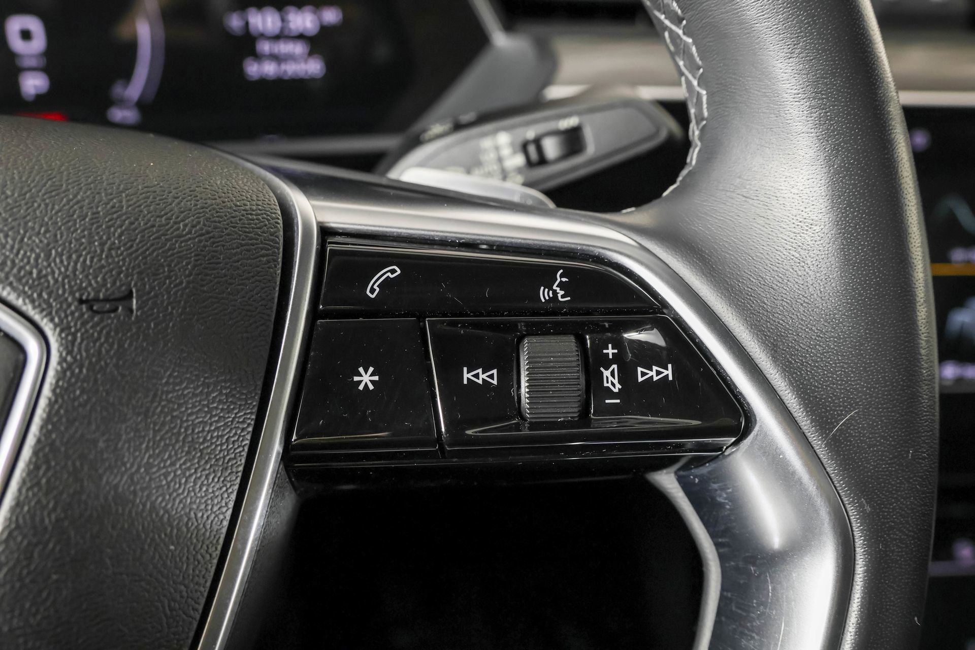 Used 2021 Audi e-tron Premium AWD/4WD image 31