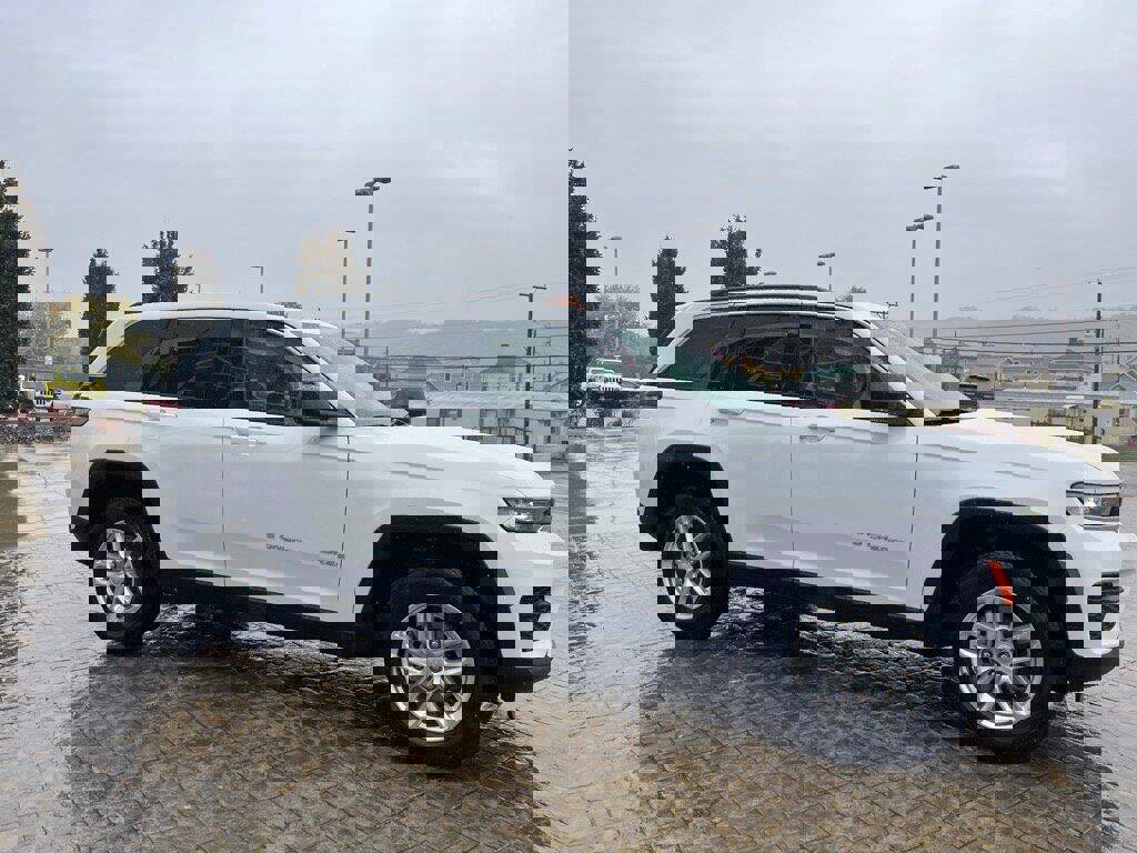 New 2025 Jeep Grand Cherokee Laredo X image 4