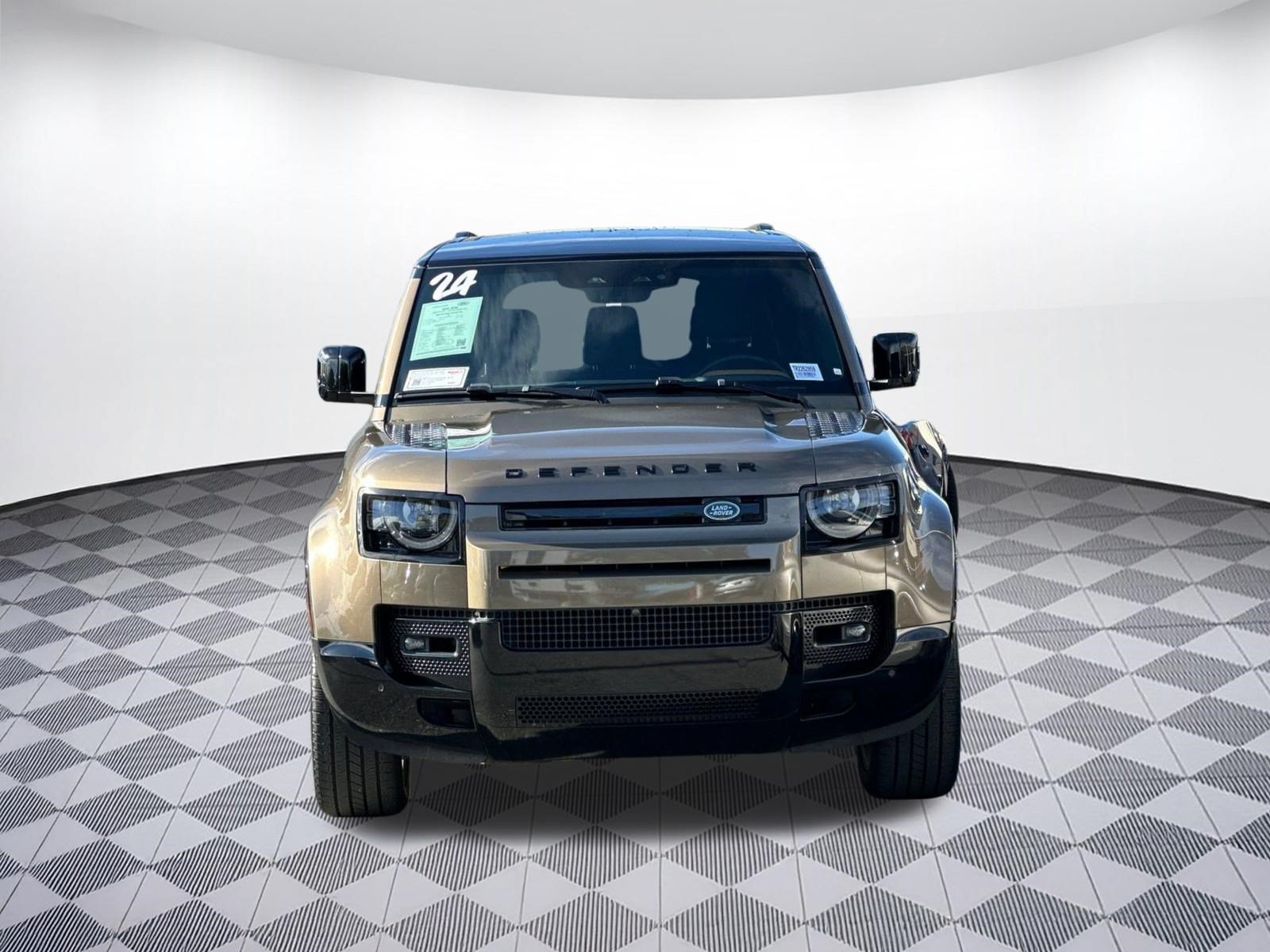 Used 2024 Land Rover Defender 130 X-Dynamic SE AWD/4WD image 5