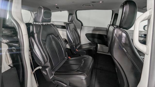 Used 2023 Chrysler Pacifica Touring-L FWD image 19