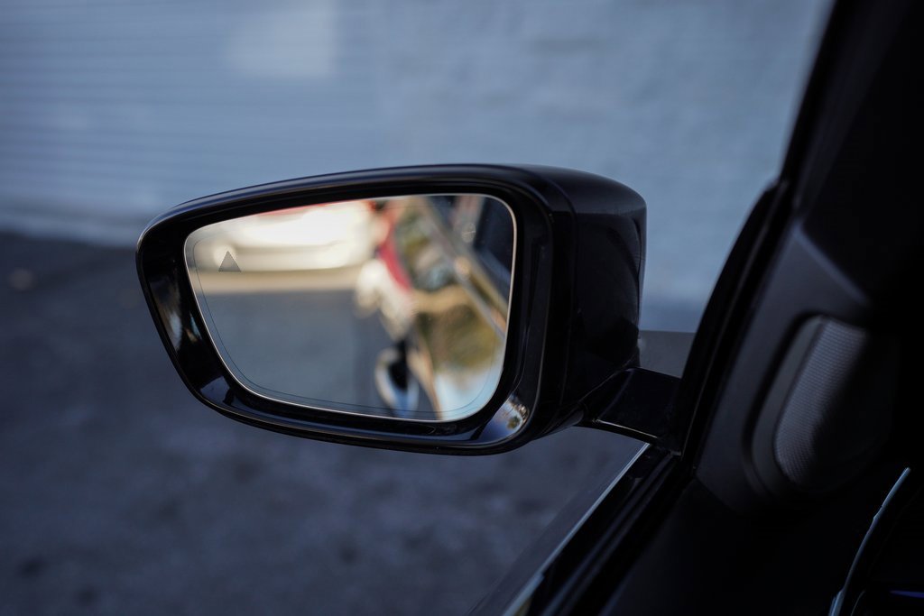 Used 2023 BMW M550i xDrive w/ Dynamic Handling Package image 37