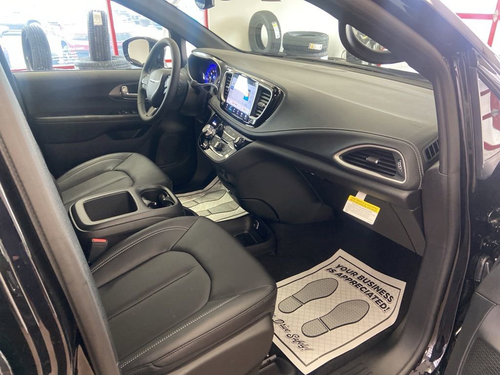 New 2026 Chrysler Pacifica Select w/ S Appearance Package AWD/4WD image 19