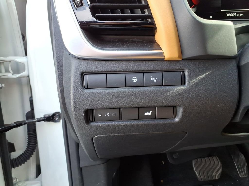 Used 2021 Nissan Rogue Platinum image 19