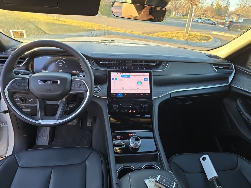 Used 2025 Jeep Grand Cherokee Limited w/ Trailer Tow Package image 14