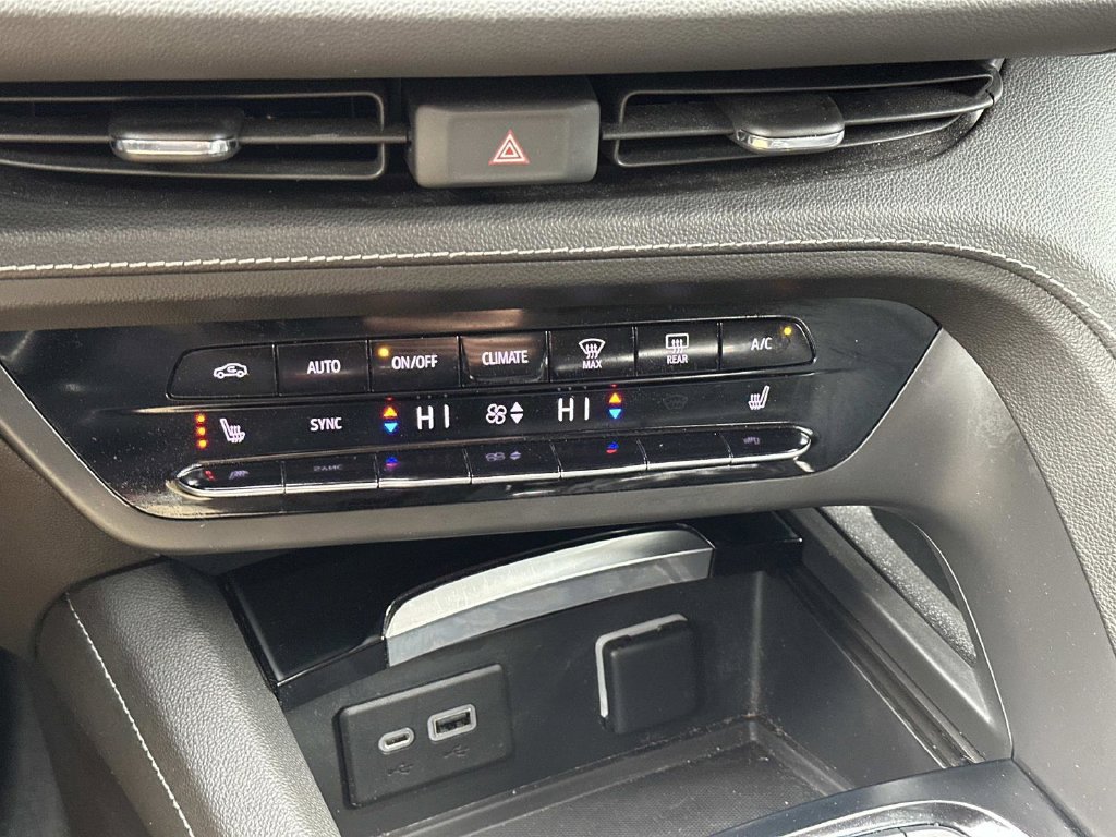 Used 2021 Buick Envision Essence w/ Sport Touring Package AWD/4WD image 31