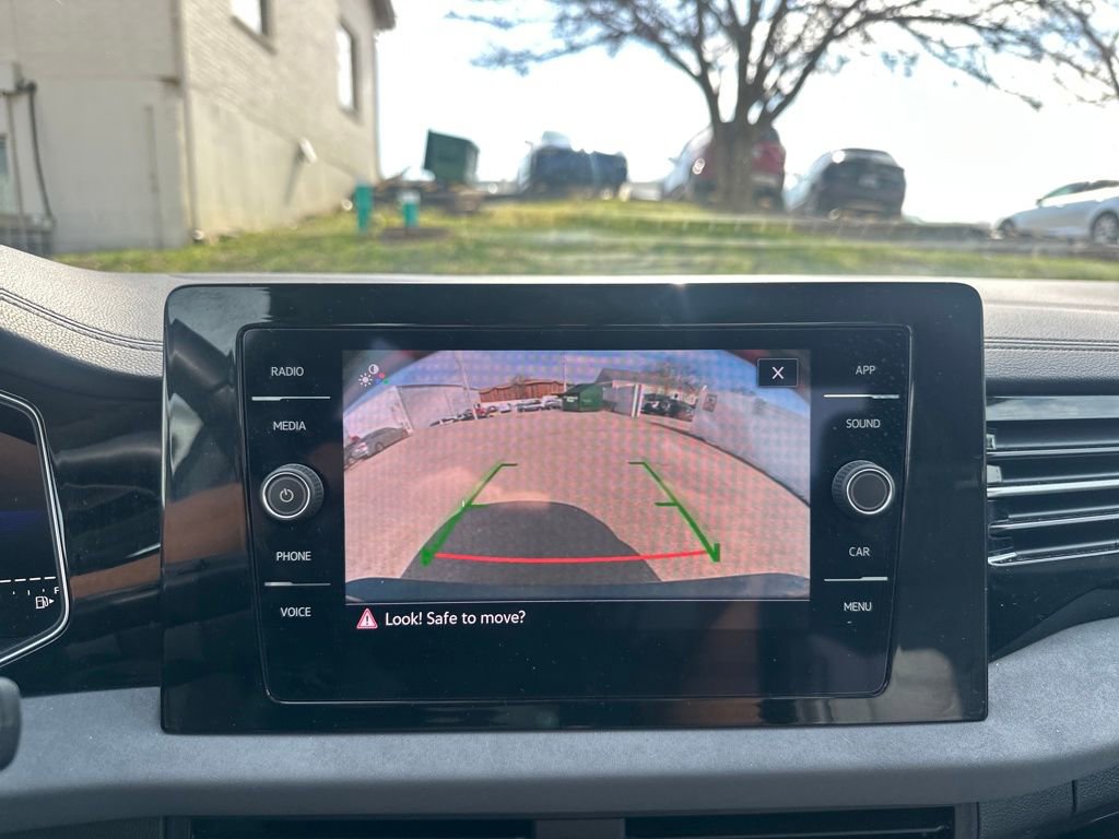 Used 2025 Volkswagen Jetta SE image 16