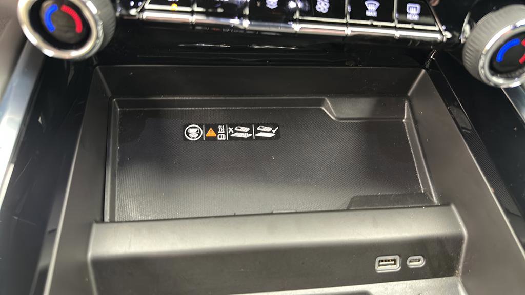 Used 2025 Chevrolet Suburban Z71 AWD/4WD image 22