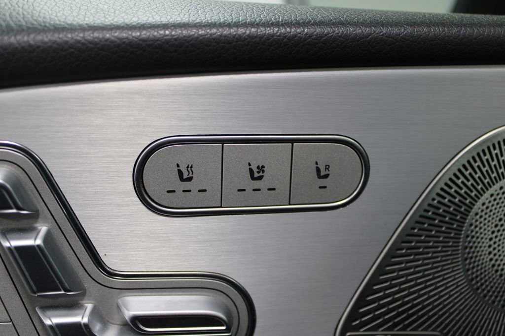 Used 2025 Mercedes-Benz GLS 450 4MATIC image 28