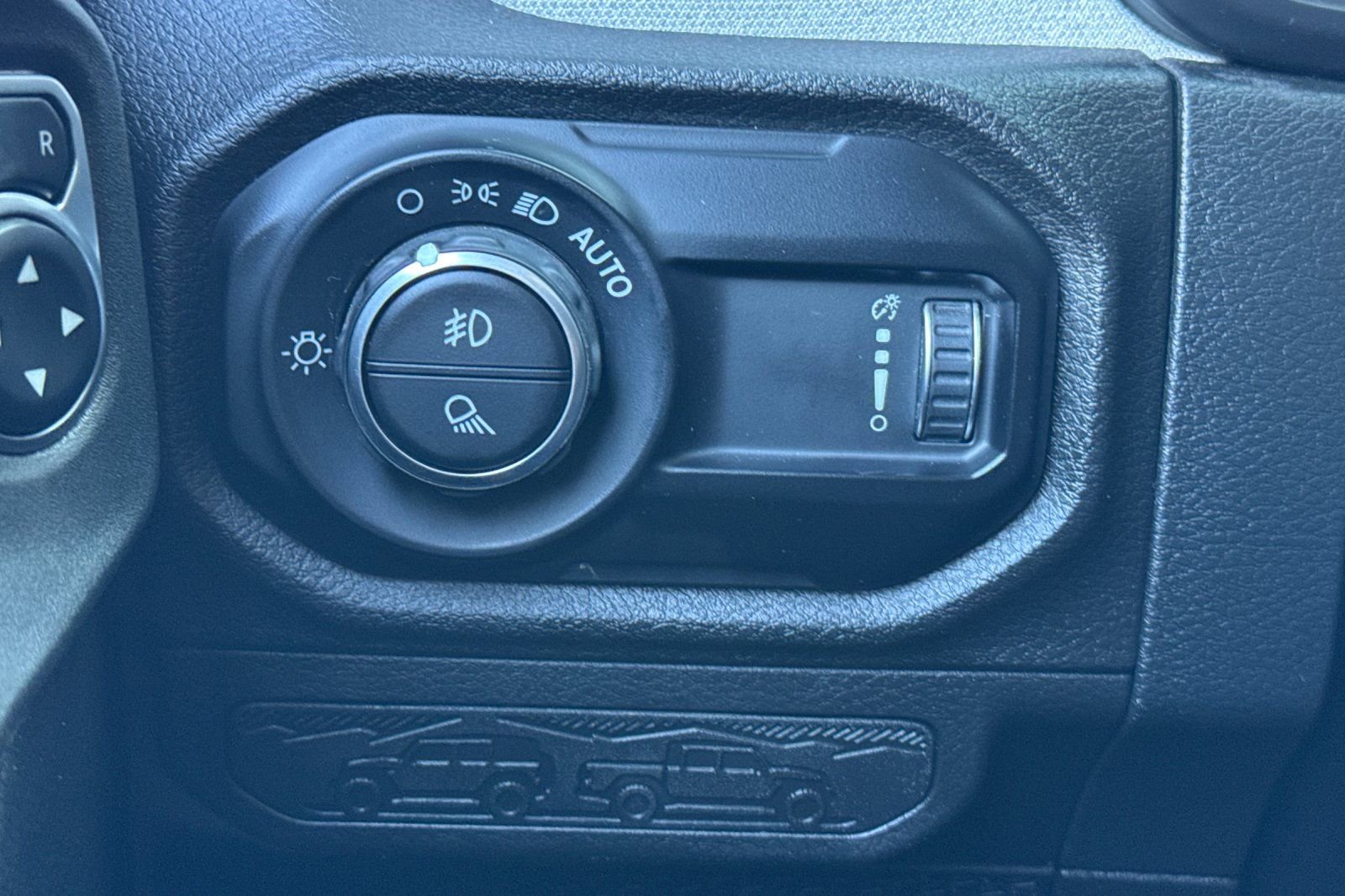 Used 2025 Jeep Gladiator Sport image 39