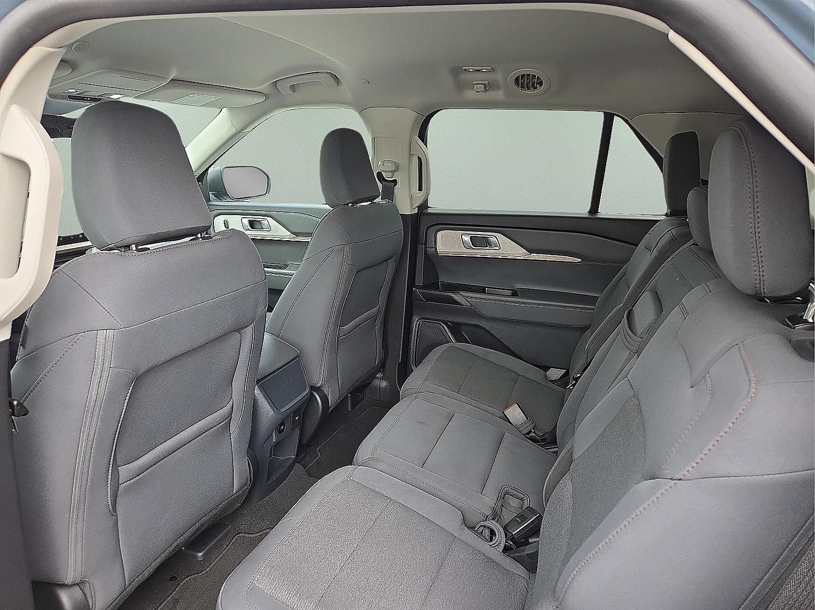 Used 2025 Ford Explorer Active AWD/4WD image 20