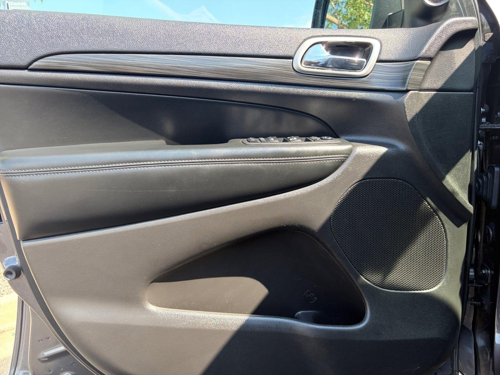 Used 2019 Jeep Grand Cherokee Altitude AWD/4WD image 13