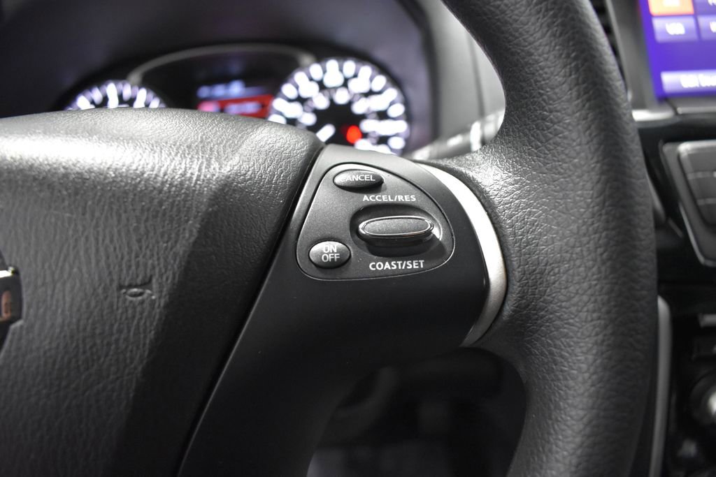 Used 2020 Nissan Pathfinder S AWD/4WD image 26