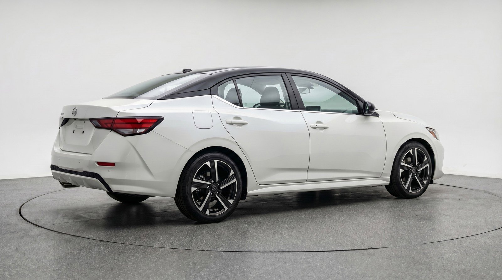 Used 2025 Nissan Sentra SV FWD image 9