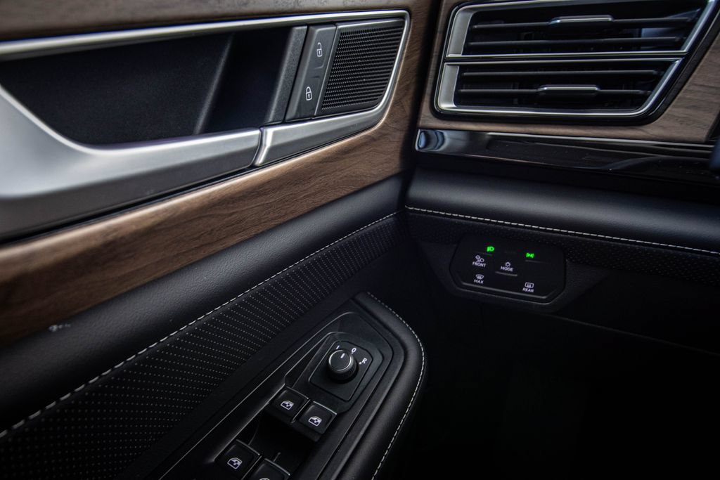 Certified 2026 Volkswagen Atlas SE w/ Panoramic Sunroof Package FWD image 33