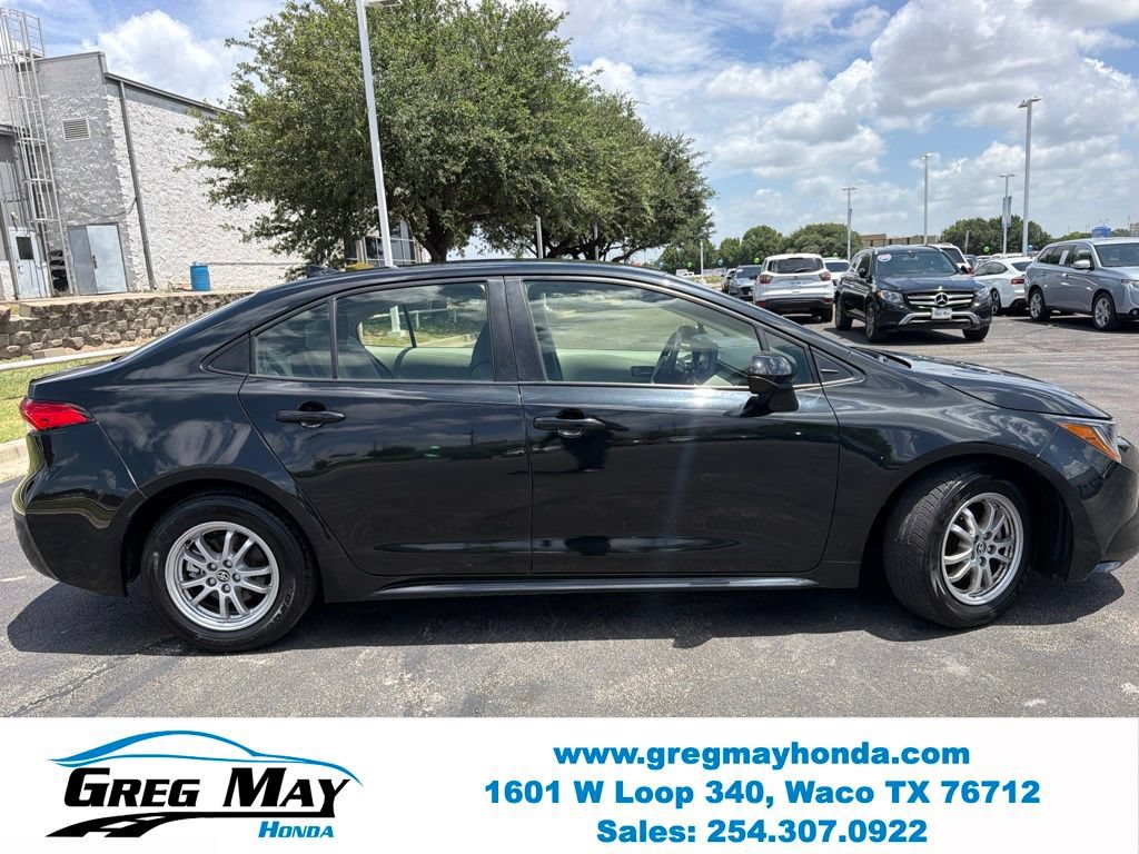 Used 2022 Toyota Corolla LE FWD image 2