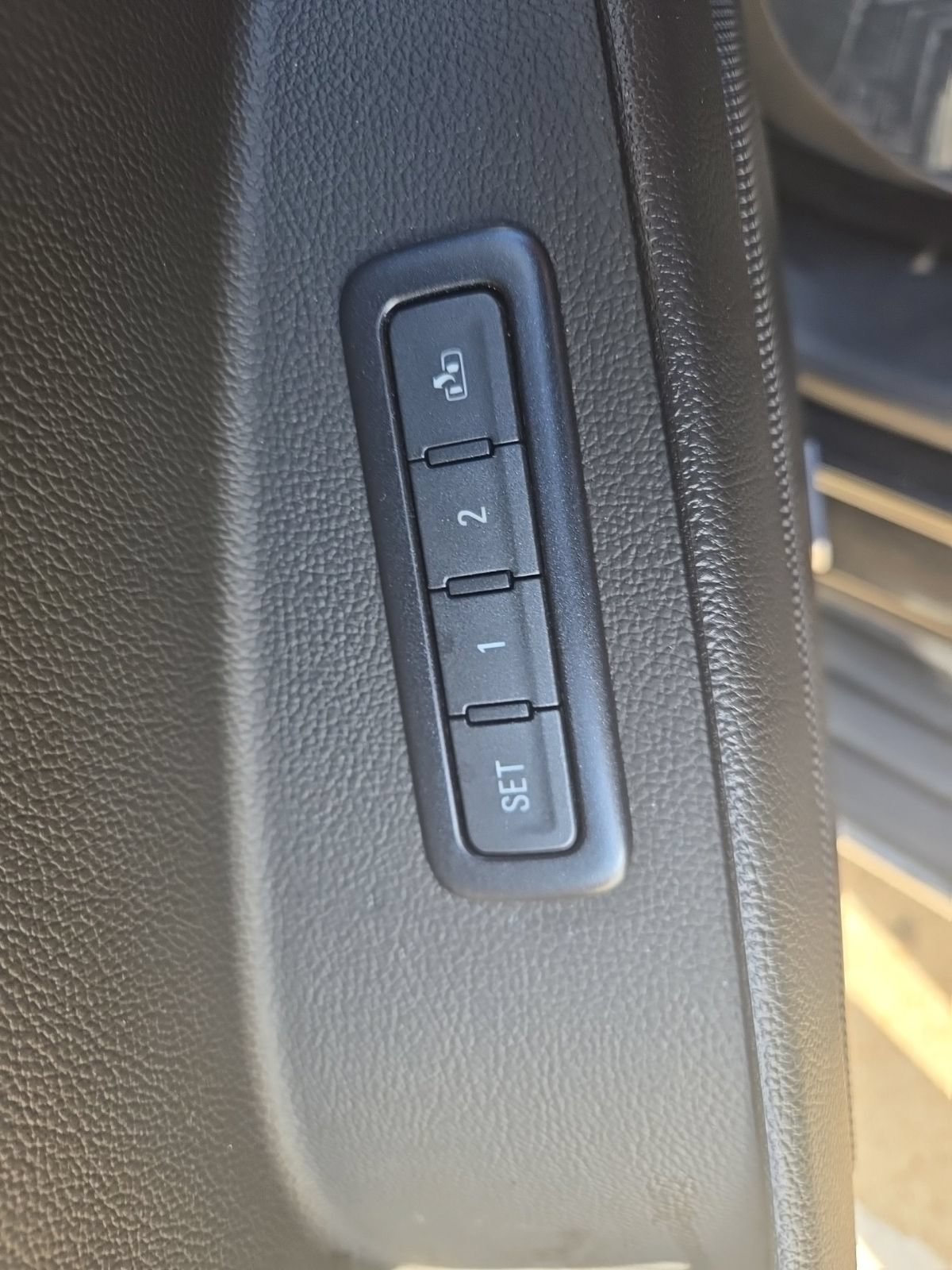 Used 2018 GMC Yukon Denali w/ Open Road Package RWD image 19