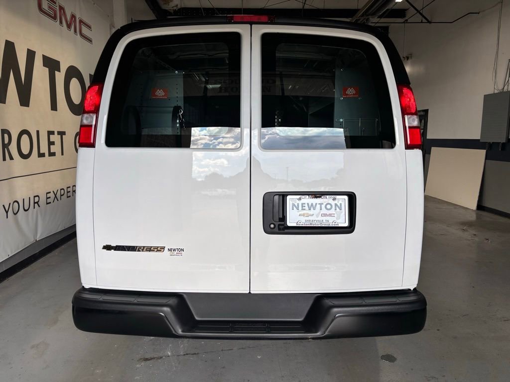 New 2025 Chevrolet Express 2500 Work Van w/ Driver Convenience Package image 31