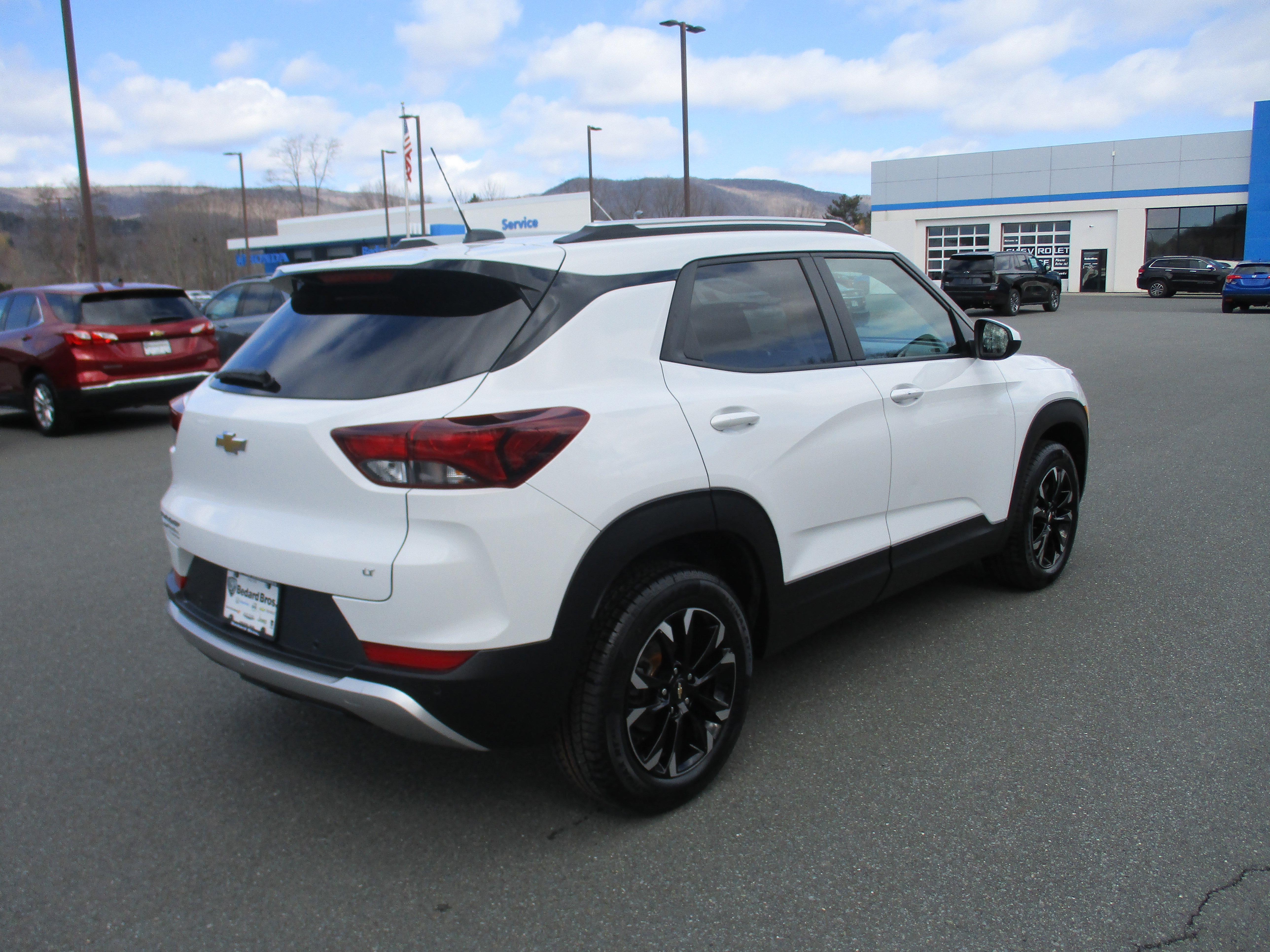 Certified 2022 Chevrolet TrailBlazer LT w/ Driver Confidence Package image 5