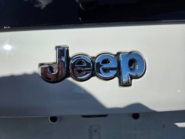 Used 2021 Jeep Cherokee Latitude Lux w/ Sun & Sound Group AWD/4WD image 23