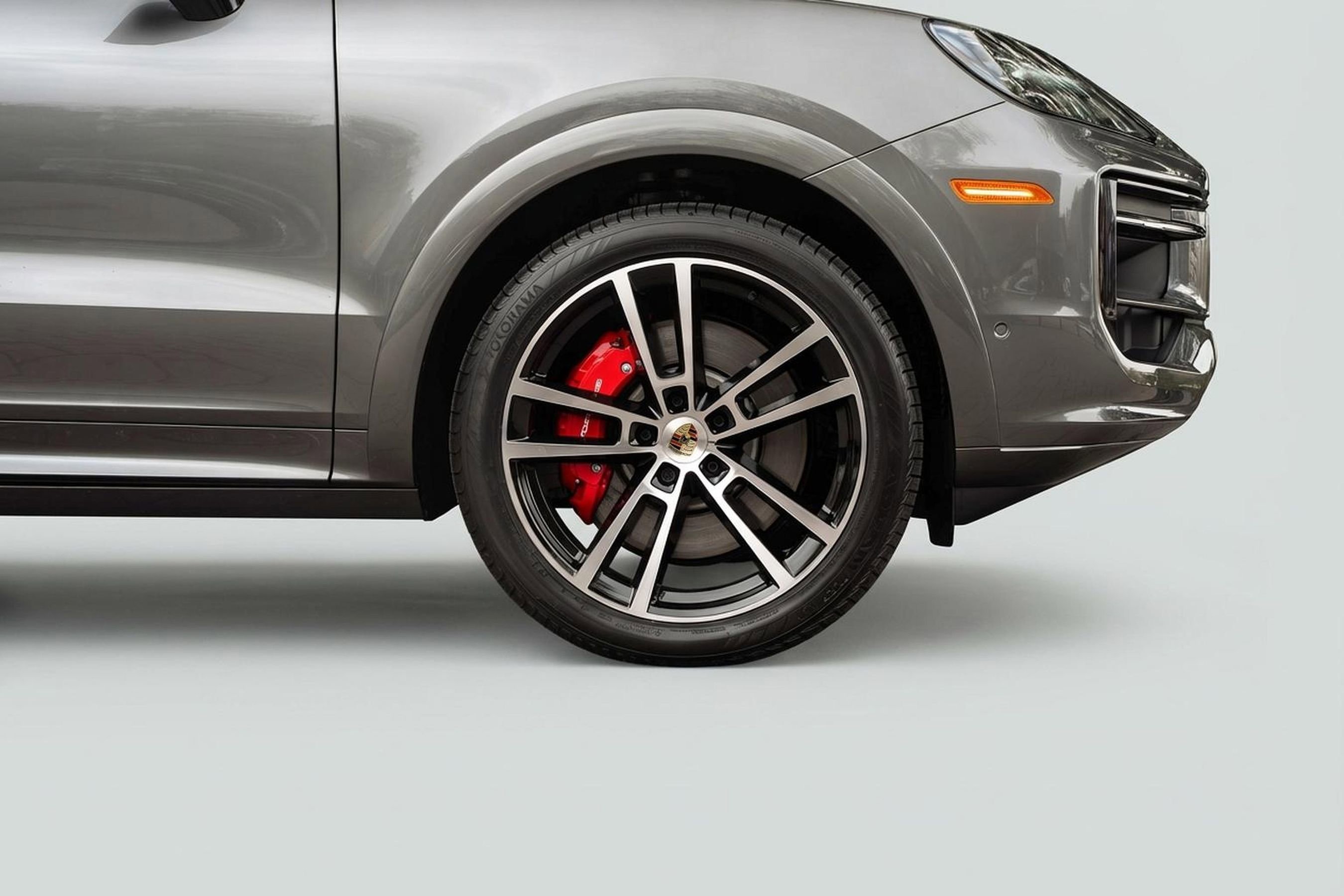 Used 2025 Porsche Cayenne S image 6