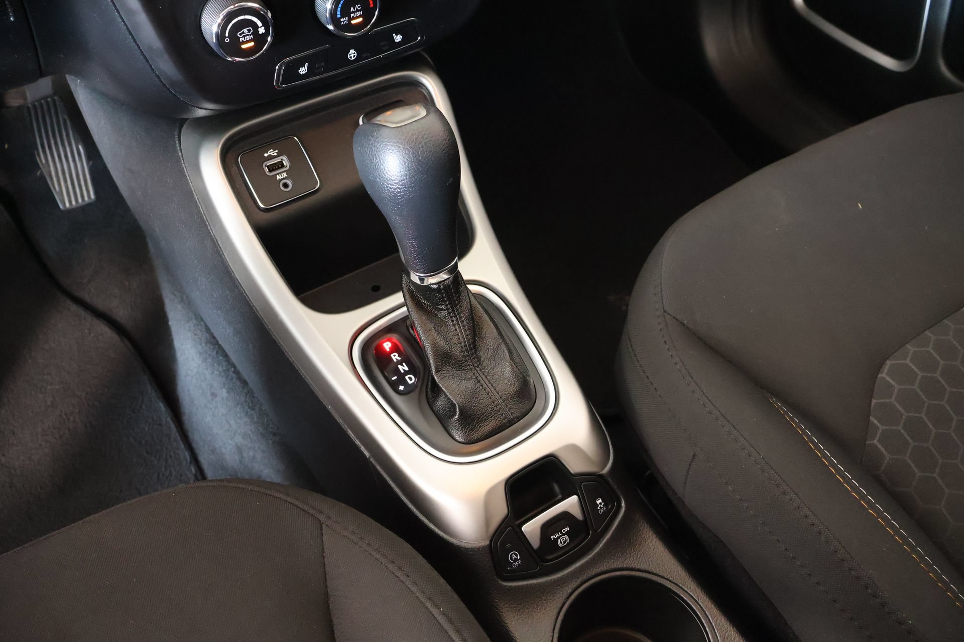 Used 2018 Jeep Compass Sport w/ Cold Weather Group FWD image 8
