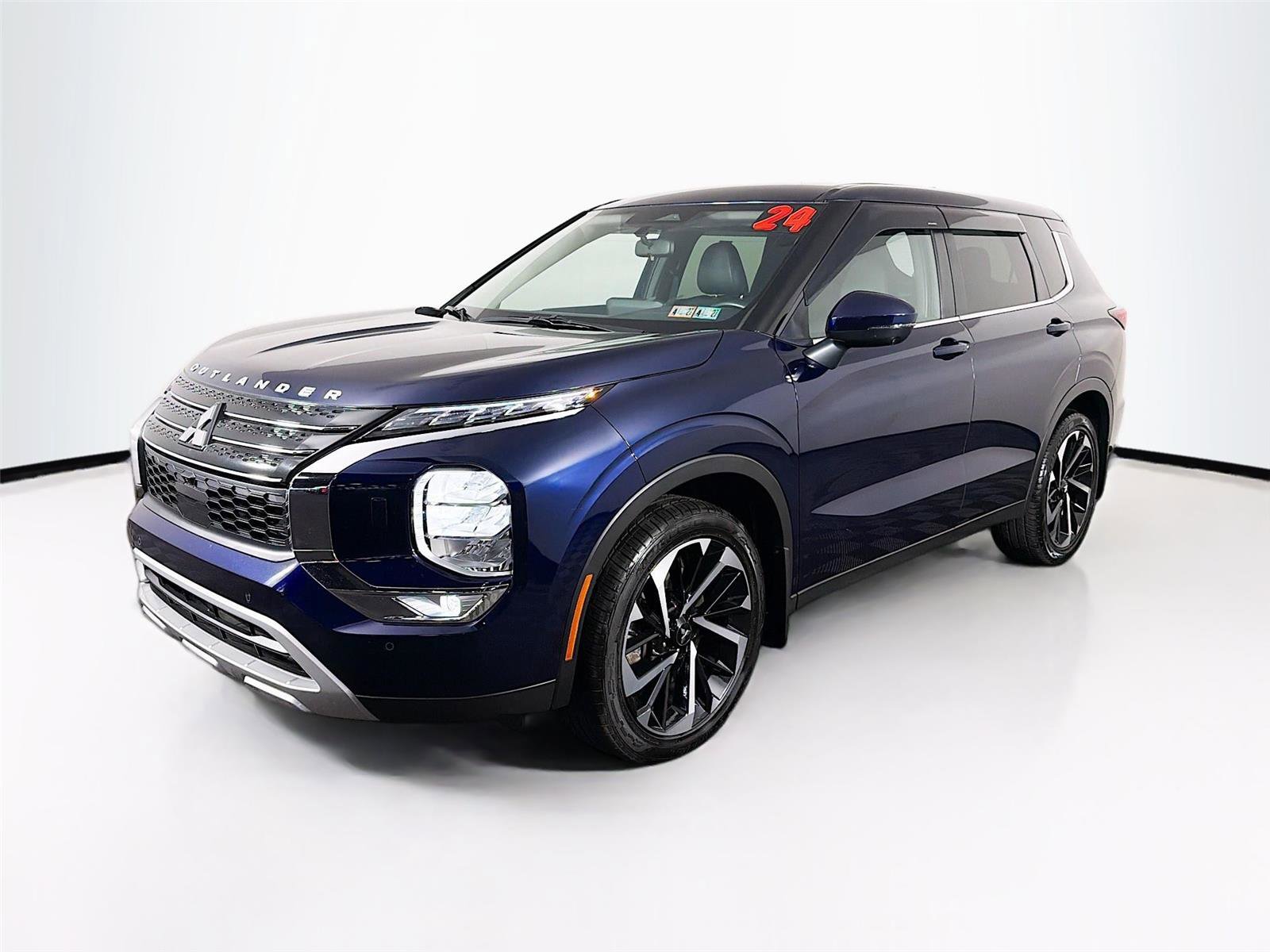 Used 2024 Mitsubishi Outlander SE image 3