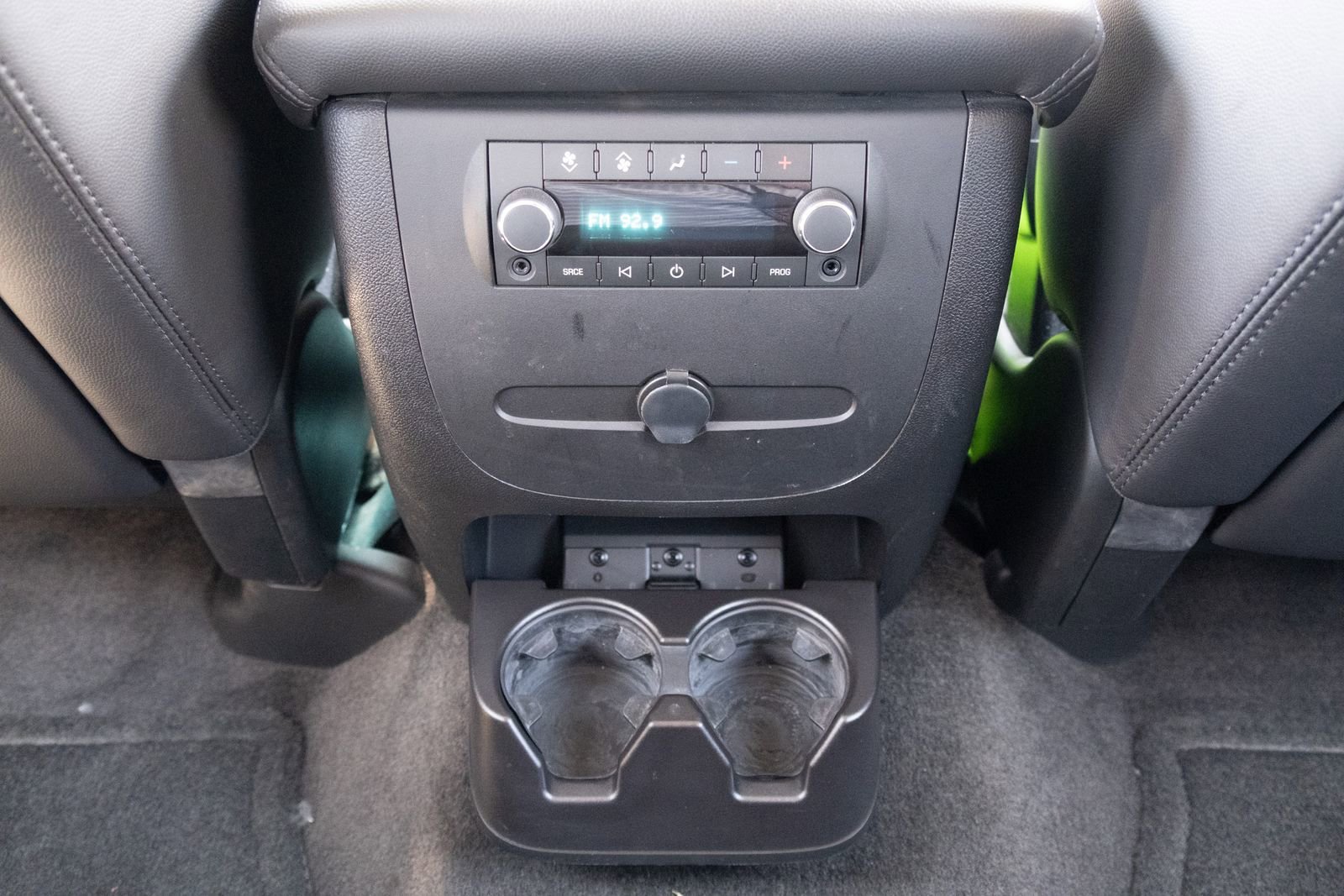 Used 2008 Chevrolet Suburban 2500 LT w/ LT Preferred Equipment Group AWD/4WD image 16
