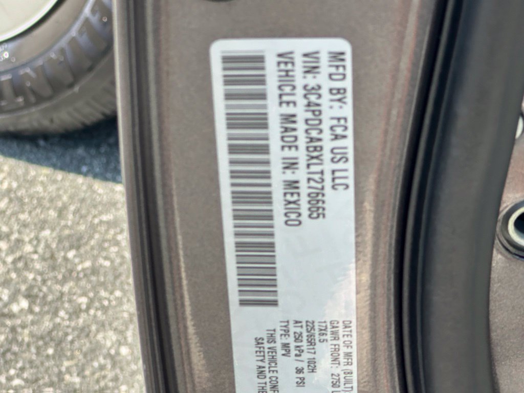 Used 2020 Dodge Journey SE FWD image 39