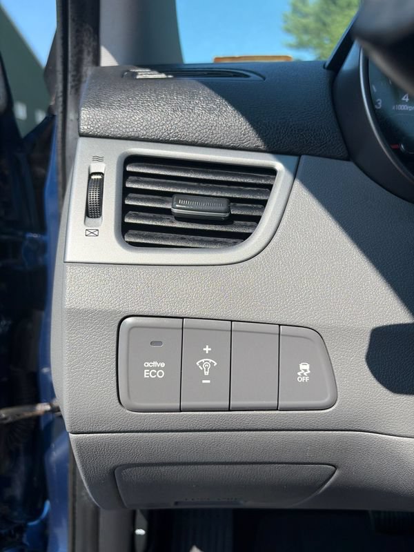 Used 2016 Hyundai Elantra SE FWD image 18