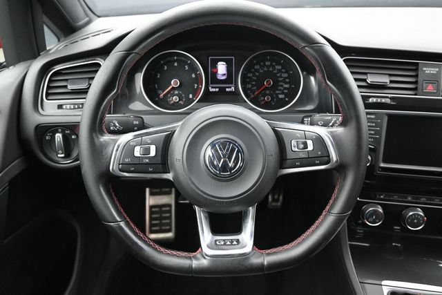 Used 2016 Volkswagen Golf 4-Door FWD image 15