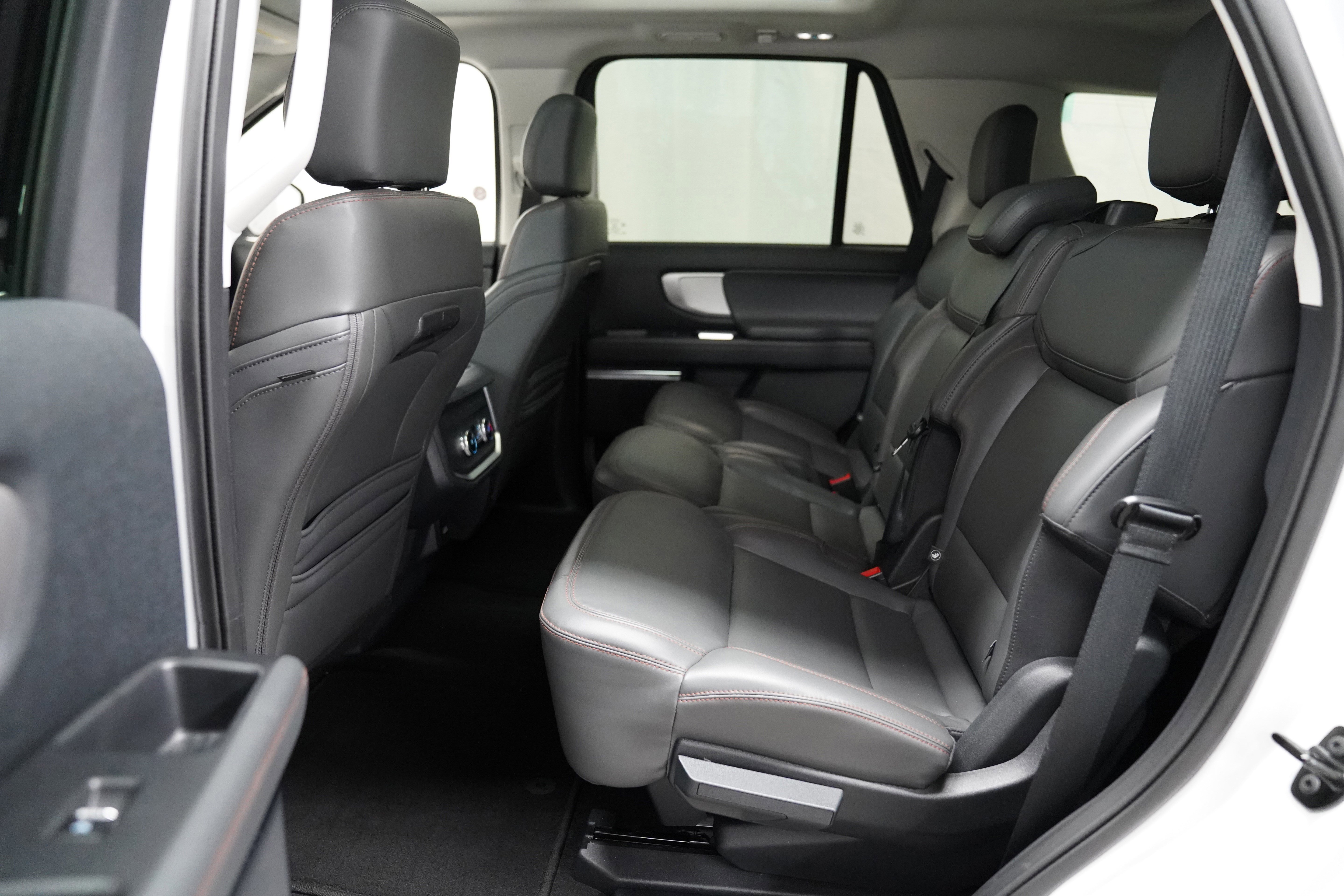 Used 2025 Ford Expedition Active image 5