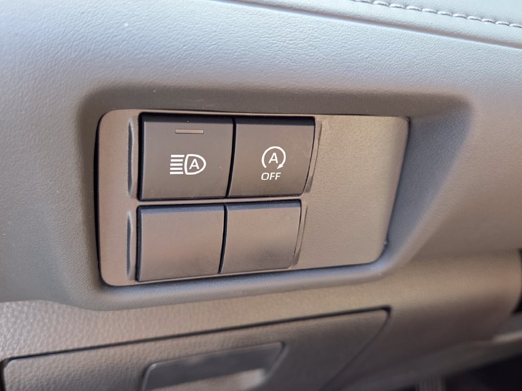 Used 2023 Toyota Highlander L FWD image 27