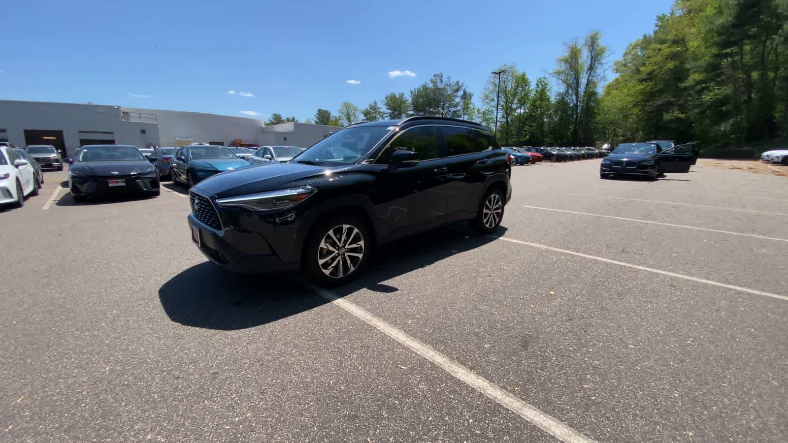 Used 2025 Toyota Corolla Cross XLE AWD/4WD image 6