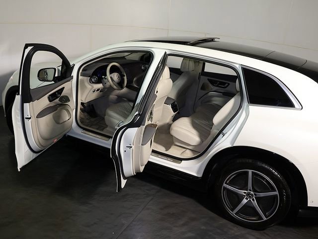Used 2023 Mercedes-Benz EQS 580 4MATIC SUV image 5