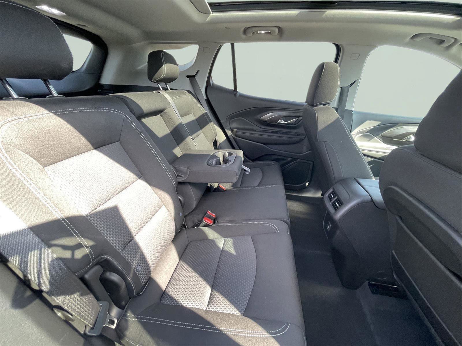 Used 2022 GMC Terrain SLE w/ Driver Convenience Package AWD/4WD image 18