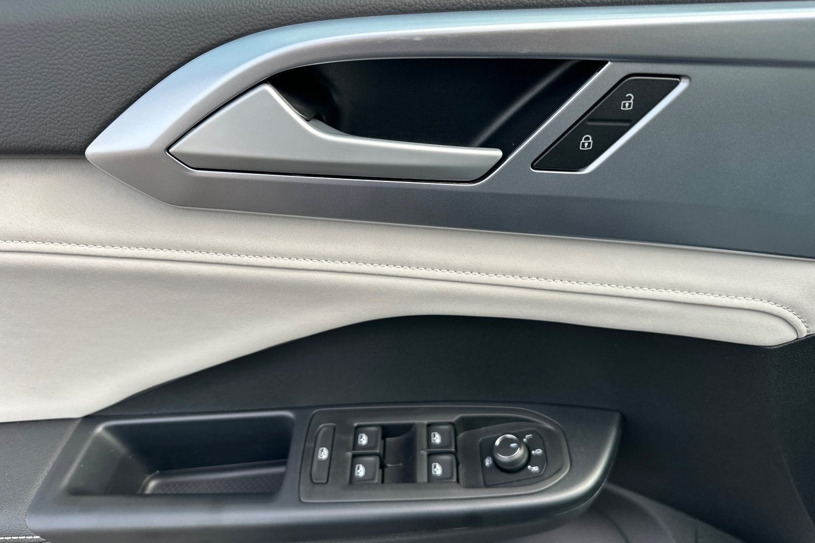 New 2026 Volkswagen Taos SE FWD image 11